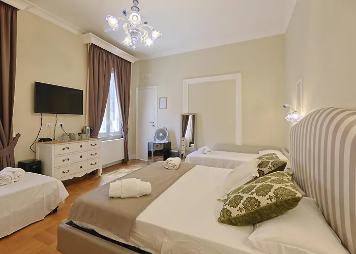 Piazza Di Spagna Art House Centro לינה וארוחת בוקר 3*