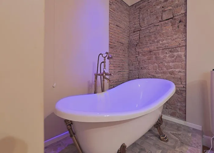 Piazza Di Spagna Art House Centro לינה וארוחת בוקר 3*