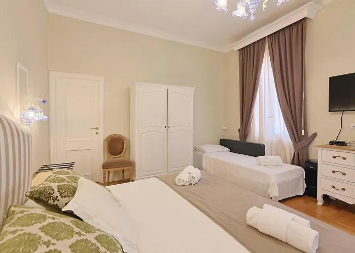 Piazza Di Spagna Art House Centro לינה וארוחת בוקר