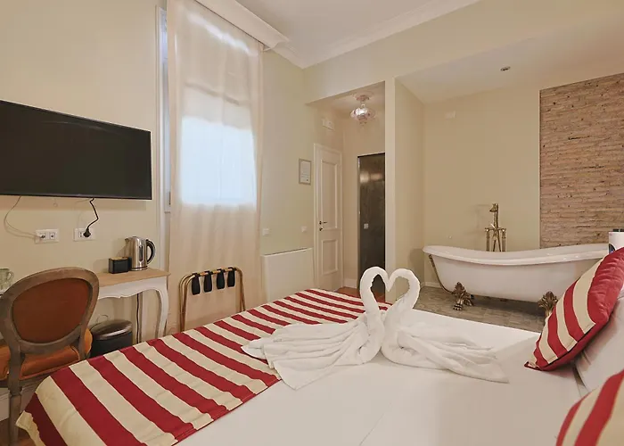 Piazza Di Spagna Art House Centro לינה וארוחת בוקר