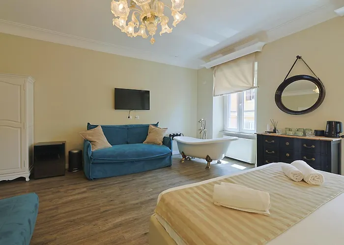 Piazza Di Spagna Art House Centro לינה וארוחת בוקר 3*