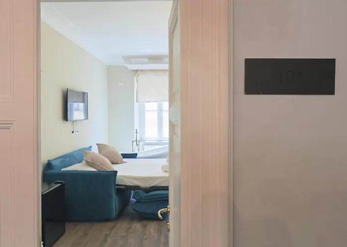 Piazza Di Spagna Art House Centro לינה וארוחת בוקר